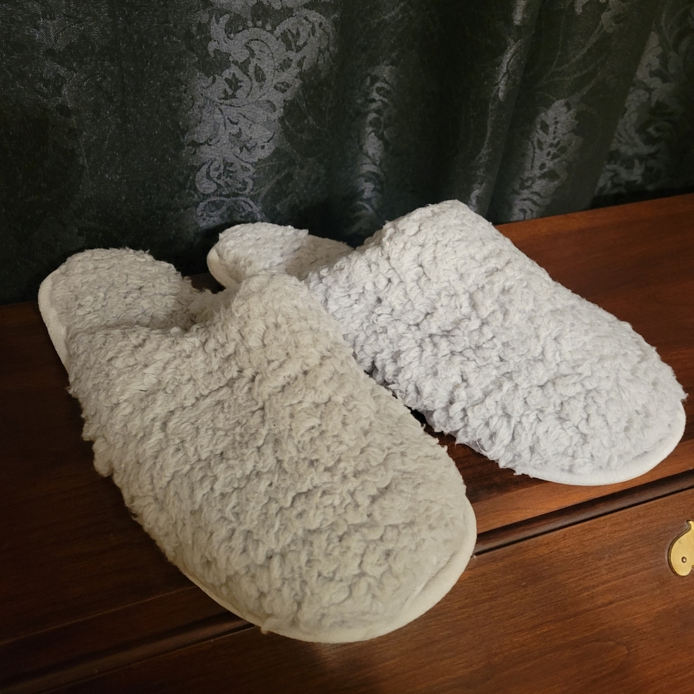 Pottery Barn Teddy Bear slippers NEW 🧸